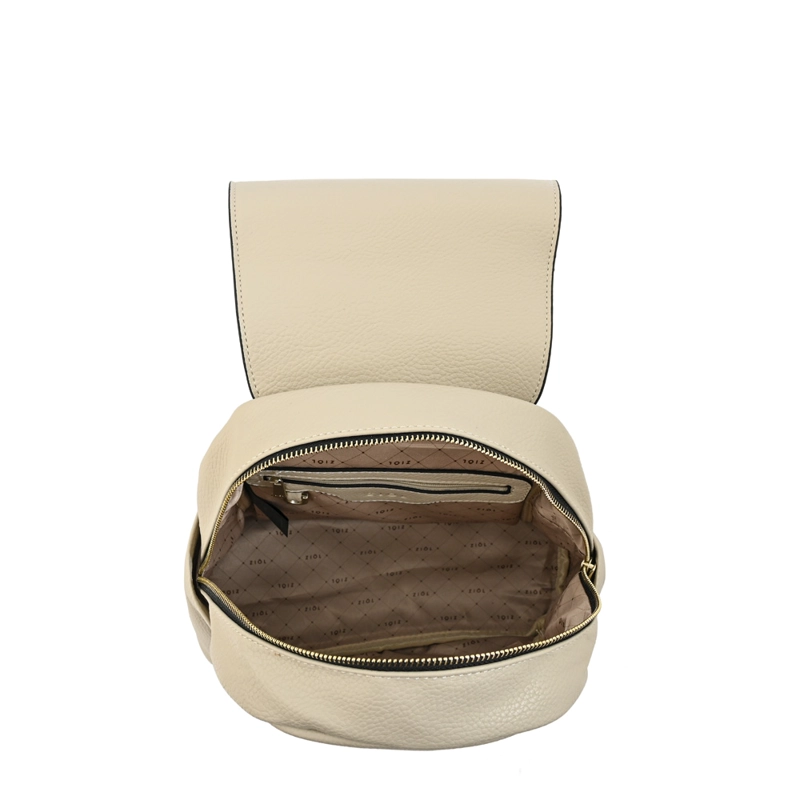 MOCHILA CON TAPA AGATA MEDIANA BEIGE - 4