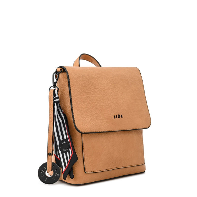 MOCHILA CON TAPA RAINA PEQUEÑA CAMEL - 2