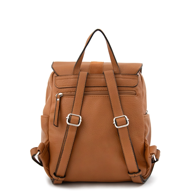 MOCHILA CON TAPA ALTHEA MEDIANA CAMEL - 3