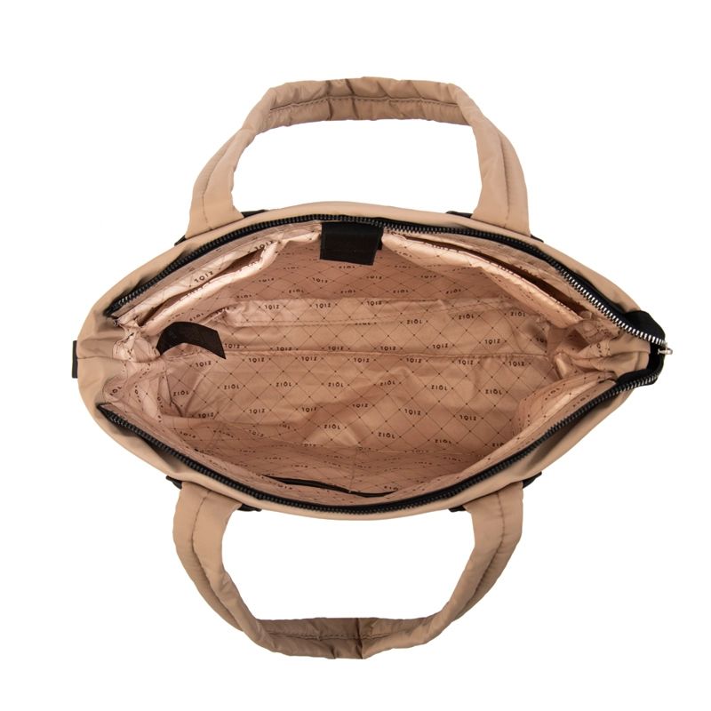 CARTERA TOTE PORTA NOTEBOOK ADELA MEDIANA BEIGE OSCURO - 4