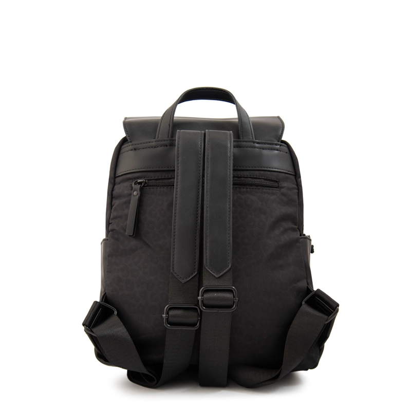 MOCHILA CON TAPA SELINA MEDIANA NEGRO - 3