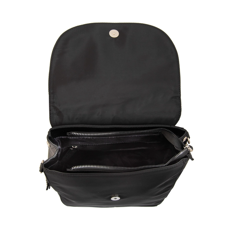 MOCHILA CON TAPA MARINA MEDIANA NEGRO - 4
