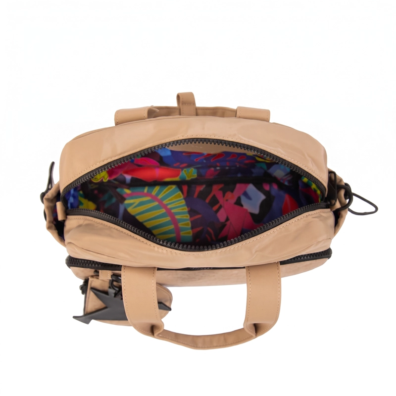 CARTERA BANDOLERA CON ASAS ZELANDA MEDIANA BEIGE OSCURO - 4