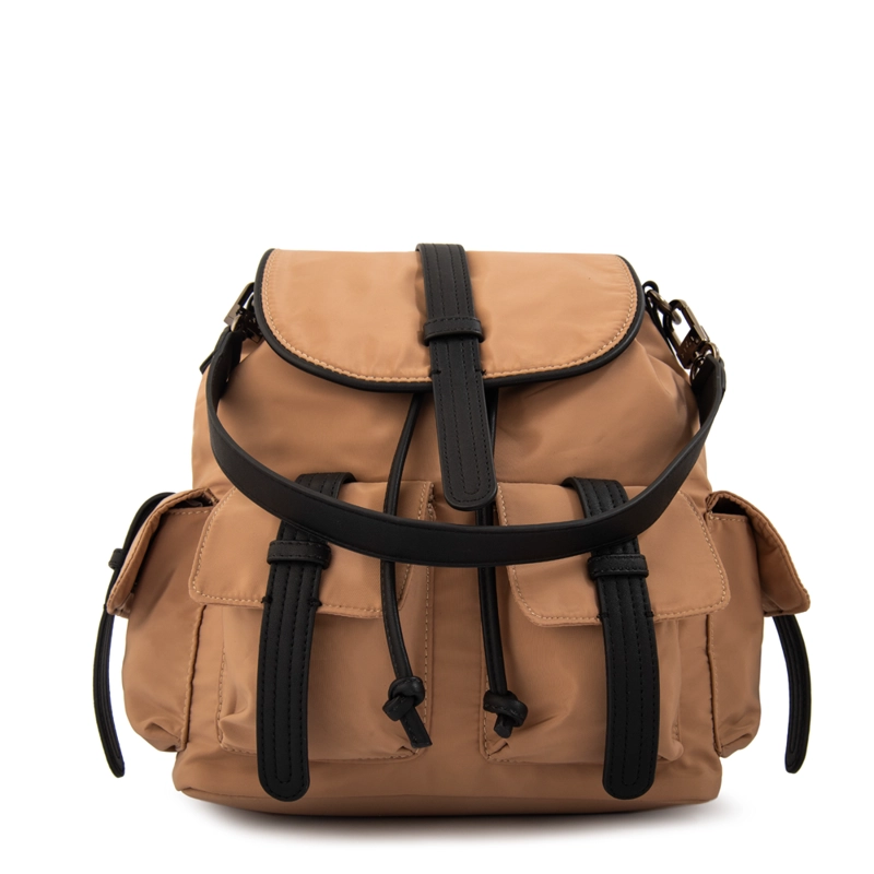 MOCHILA CON TAPA XIMENA MEDIANA BEIGE - 1