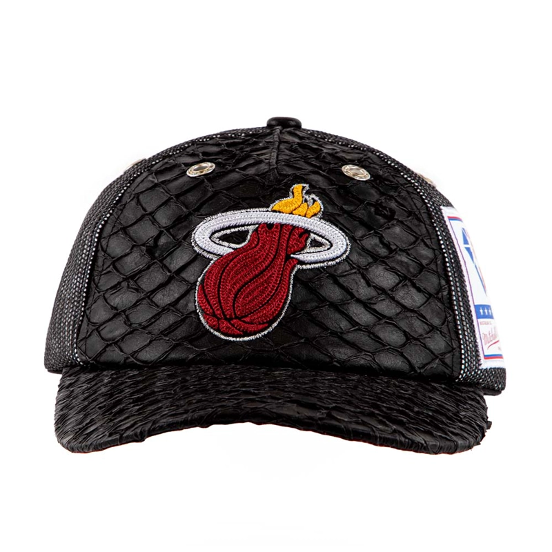 GORRO JOCKEY MITCHELL AND NESS MIAMI HEAT SNAPBACK PLATINUM LUX TRUCKER NEGRO - 2