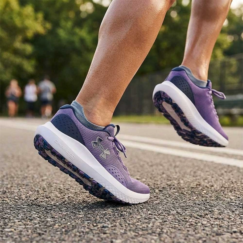 ZAPATILLA RUNNING MUJER UNDER ARMOUR SURGE 4 MORADO - 3