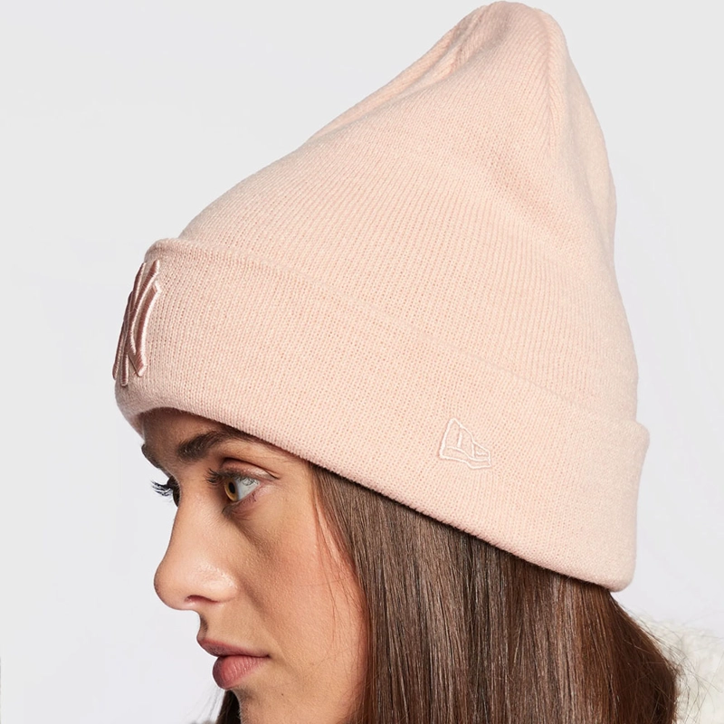 GORRO BEANIE NEW ERA NEW YORK YANKEES MLB WIDE CUFF BEIGE MUJER - 3