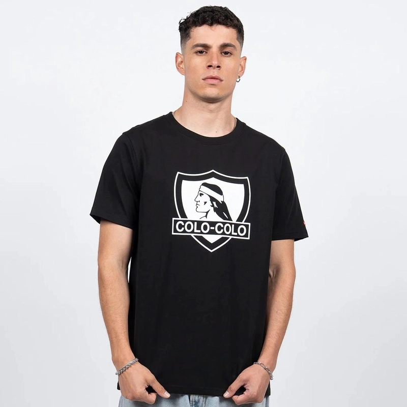 POLERA HOMBRE COLO COLO URBANO NEGRO ESCUDO BLANCO - 1