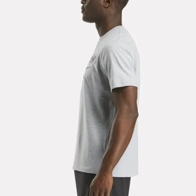 POLERA HOMBRE REEBOK DEPORTIVA ALGODON LOGO FRONTAL GRIS MELANGE - 2