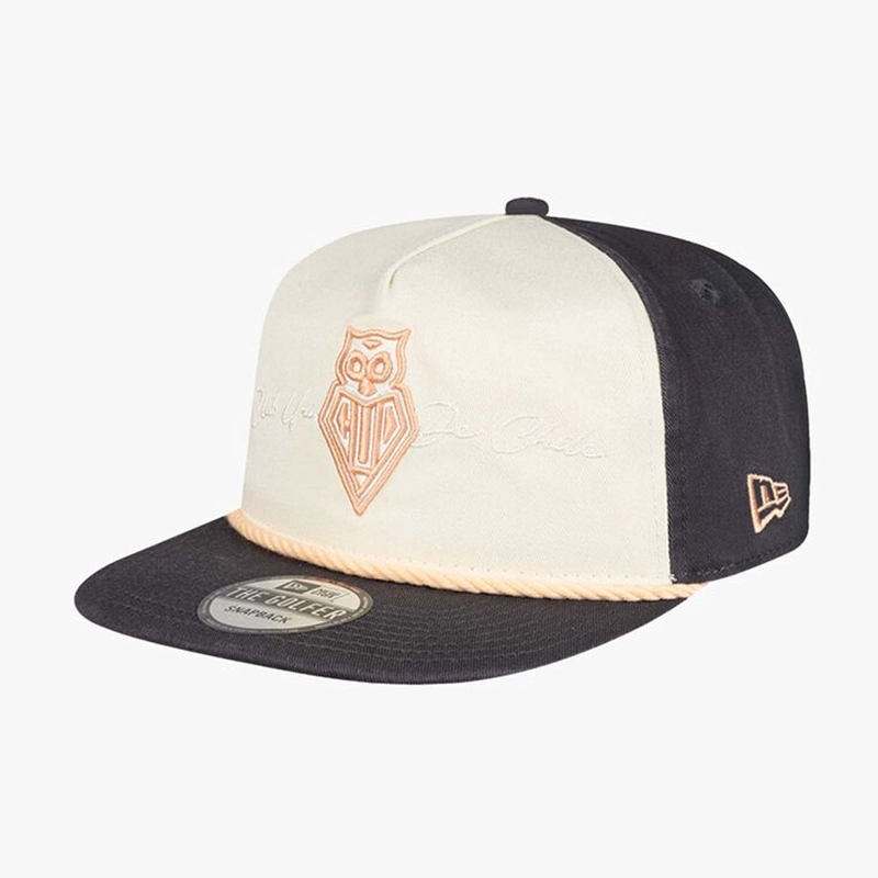 JOCKEY GORRA NEW ERA 59FIFTY UNIVERSIDAD DE CHILE FUTBOL BEIGE ROSA - 2
