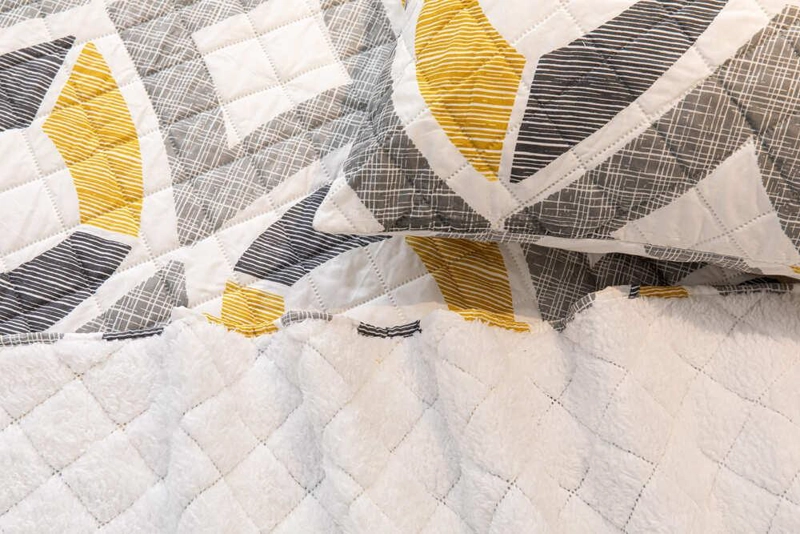 CUBRECAMA QUILT ESTAMPADO SHERPA  CHANTILLY KING GRIS MARENGO - 4