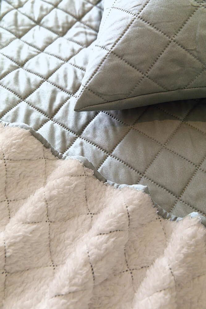 CUBRECAMA QUILT SHERPA EXTRA CALIDO CHANTILLY 1.5 PLAZAS GRIS PLATA - 4