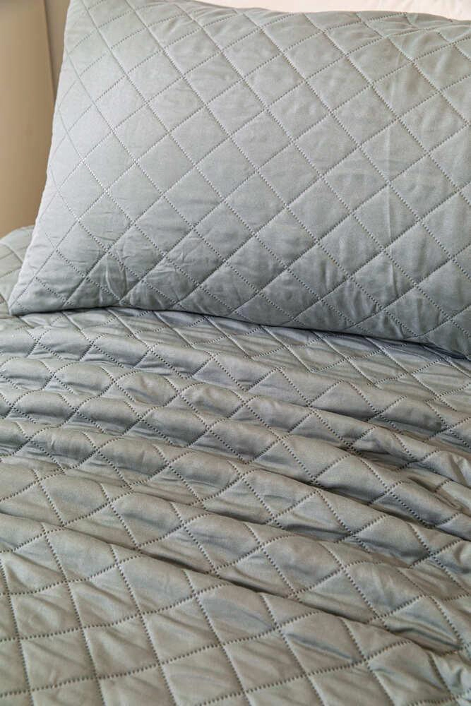 CUBRECAMA QUILT SHERPA EXTRA CALIDO CHANTILLY 1.5 PLAZAS GRIS PLATA - 5