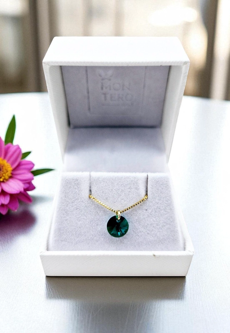 COLLAR PUNTO DE LUZ GOLD 24K CREADO CON CRISTALES DE SWAROVSKI® EMERALD - 5