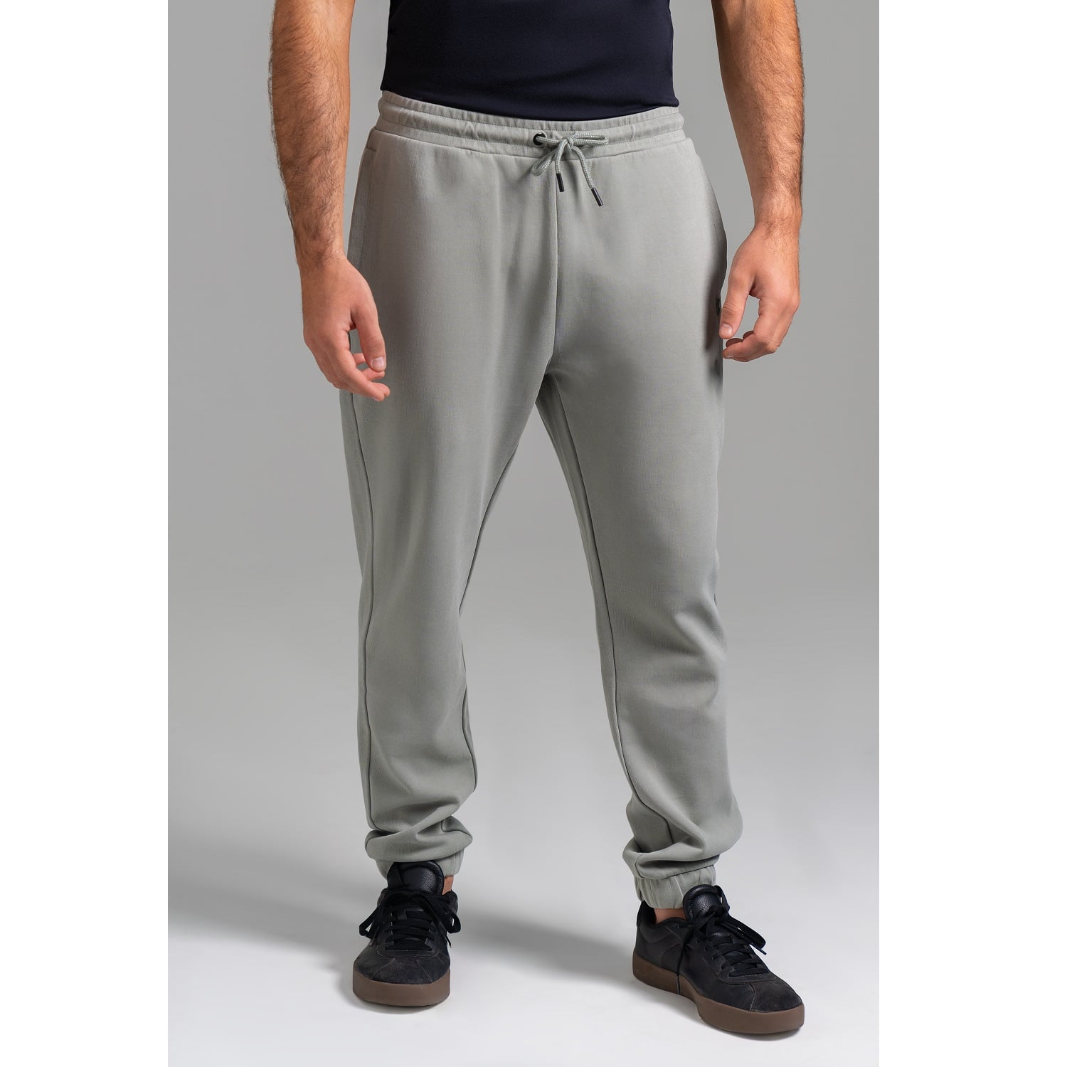 JOGGER REGULAR FIT HOMBRE ULTIMATE GRIS MILITARY - 1