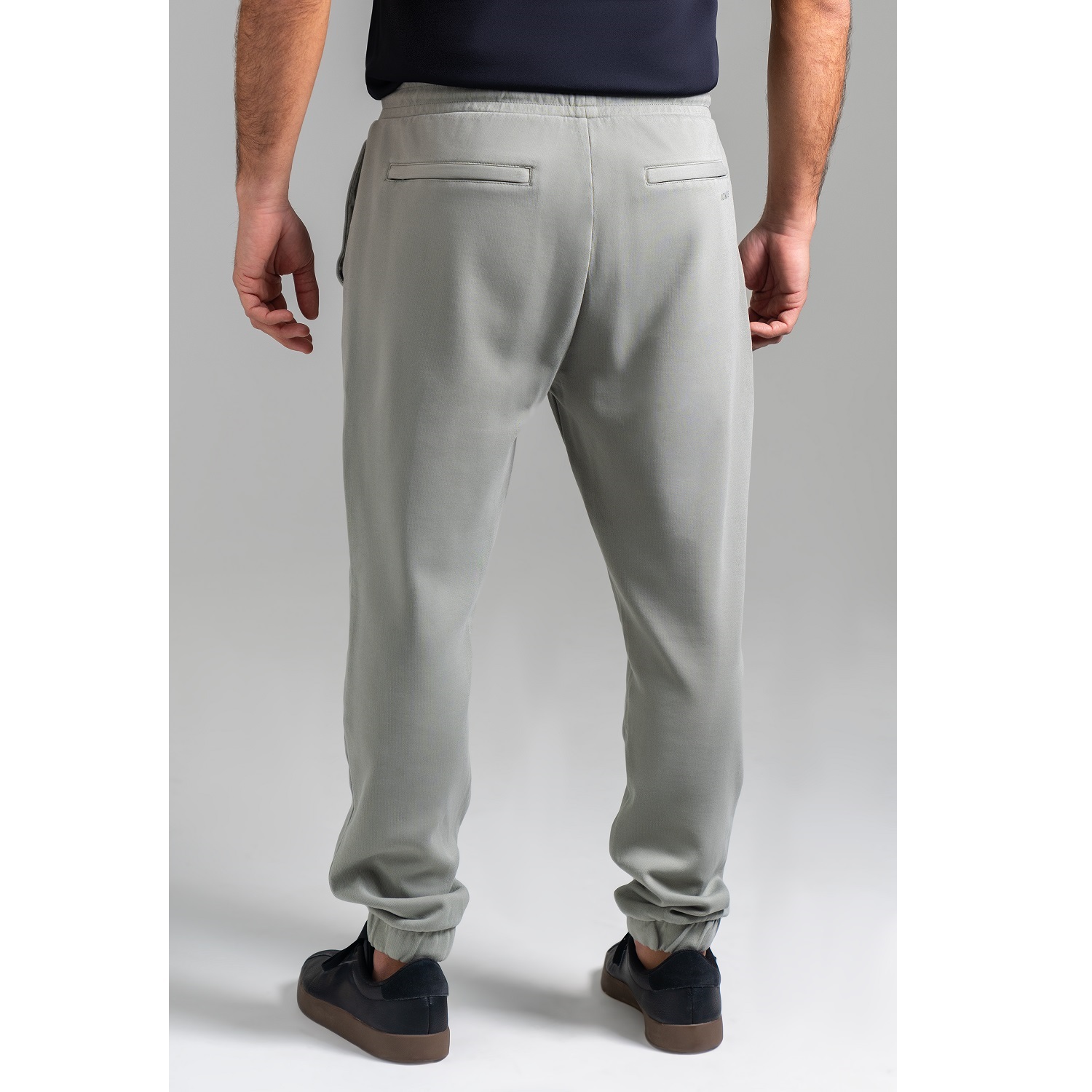 JOGGER REGULAR FIT HOMBRE ULTIMATE GRIS MILITARY - 2