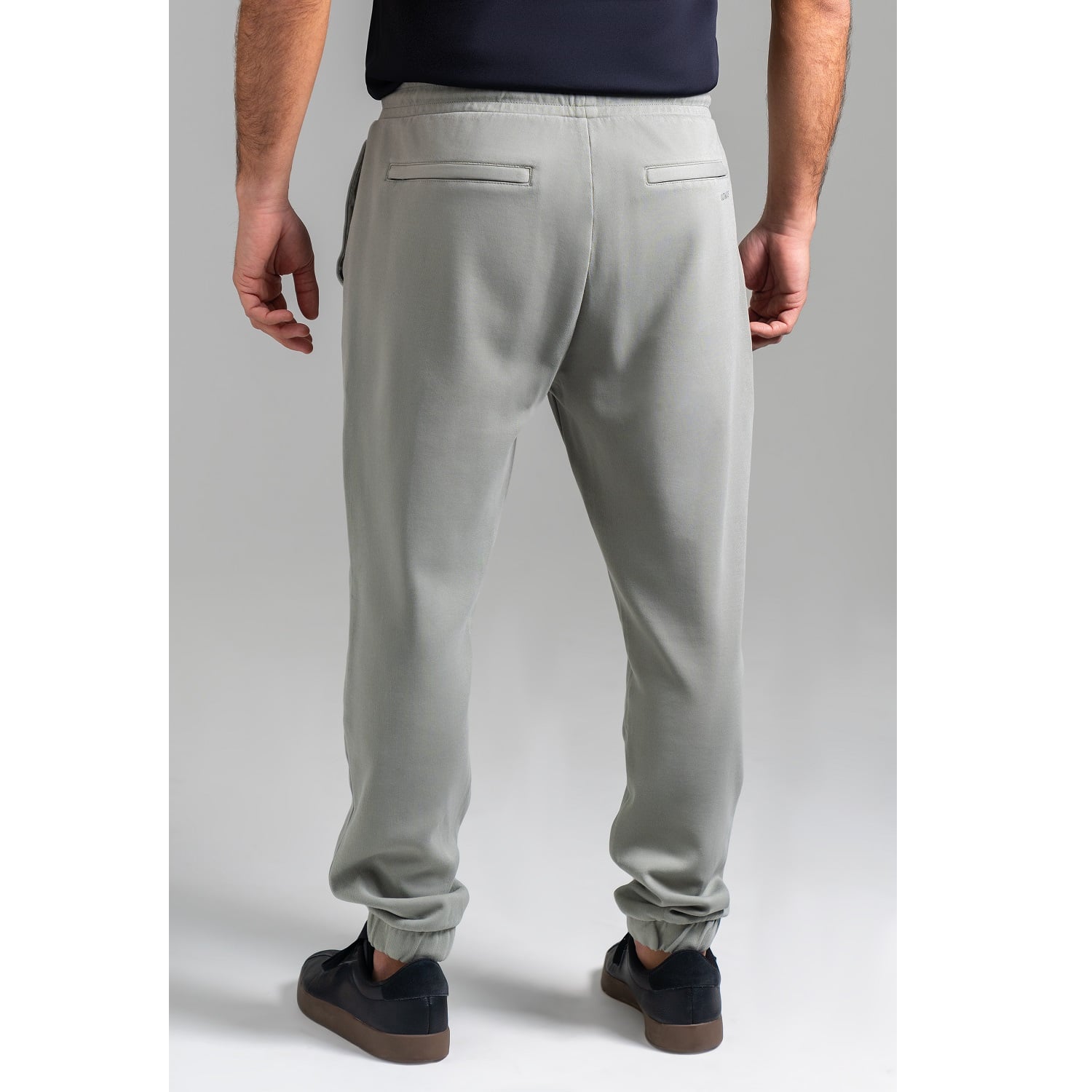 JOGGER REGULAR FIT HOMBRE ULTIMATE GRIS MILITARY - 2