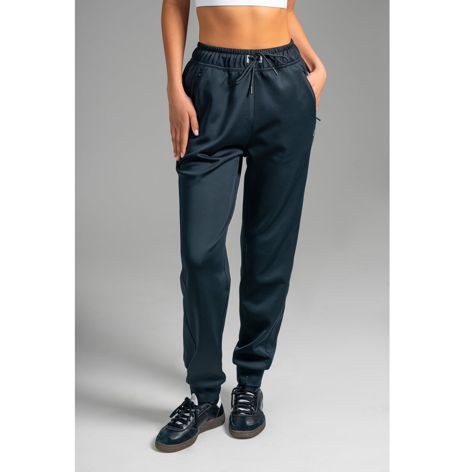 JOGGER REGULAR FIT MUJER ULTIMATE BLACK SPORT ONYX - 1