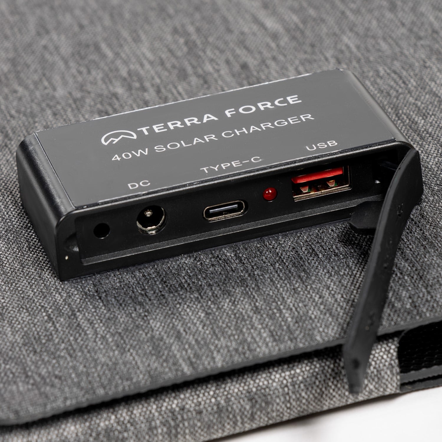 PANEL SOLAR PORTÁTIL PLEGABLE CAMPING 40W WATERPROOF USB, USB-C, QC3.0 Y PD18W - 2
