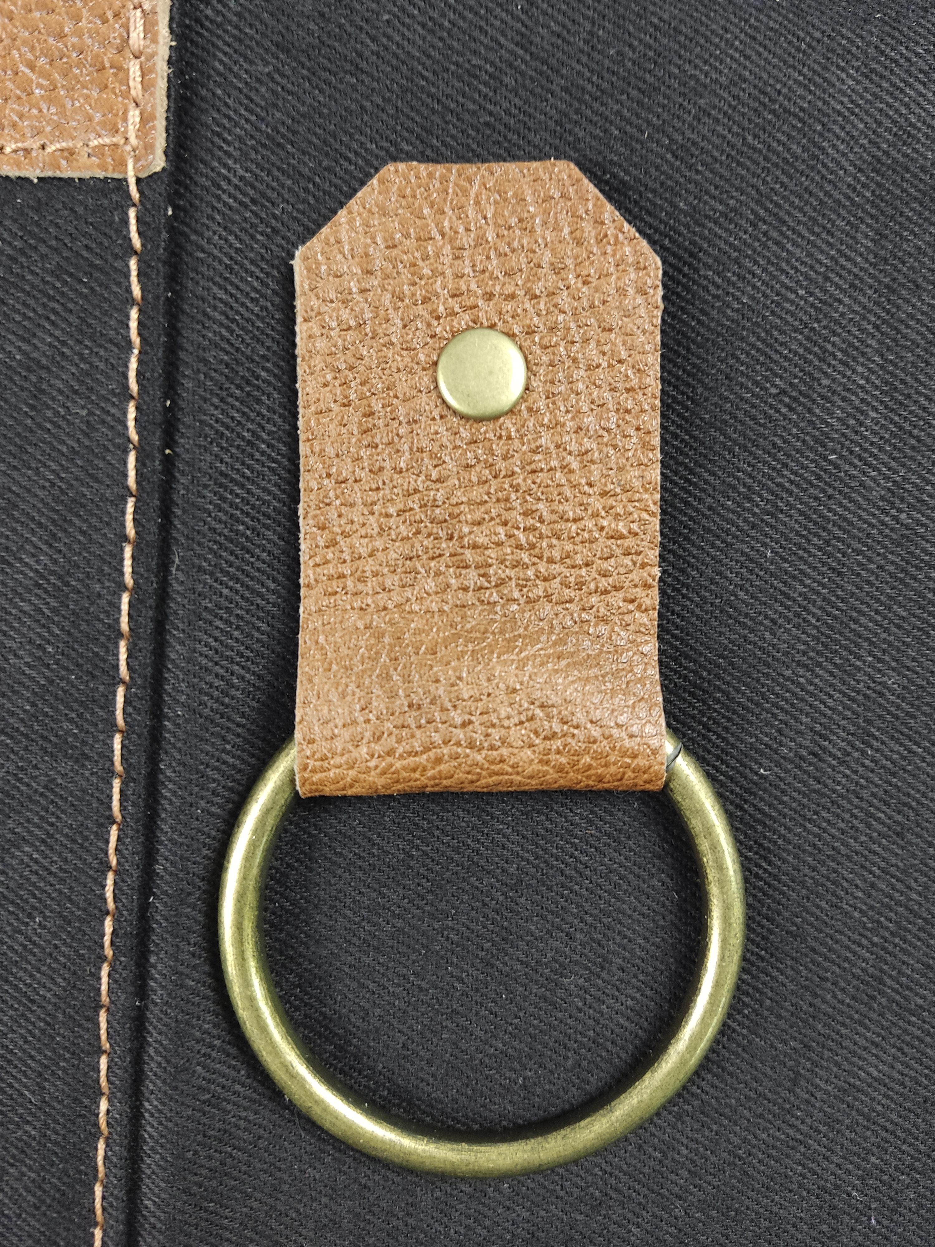 PECHERA PARRILLERA DE JEANS CON CUERO - 4