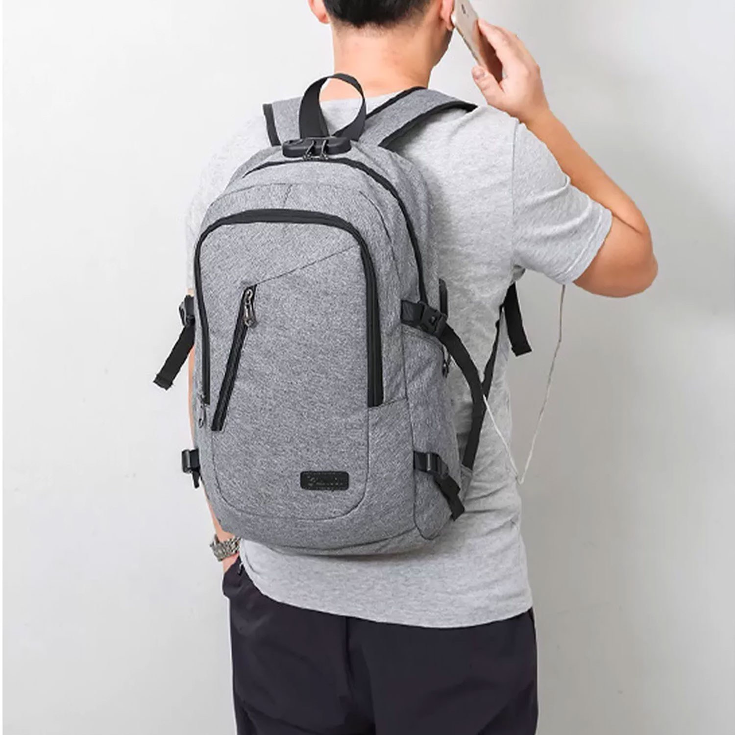 MOCHILA ANTIRROBO 30 LITROS CABLE USB GRIS - 4