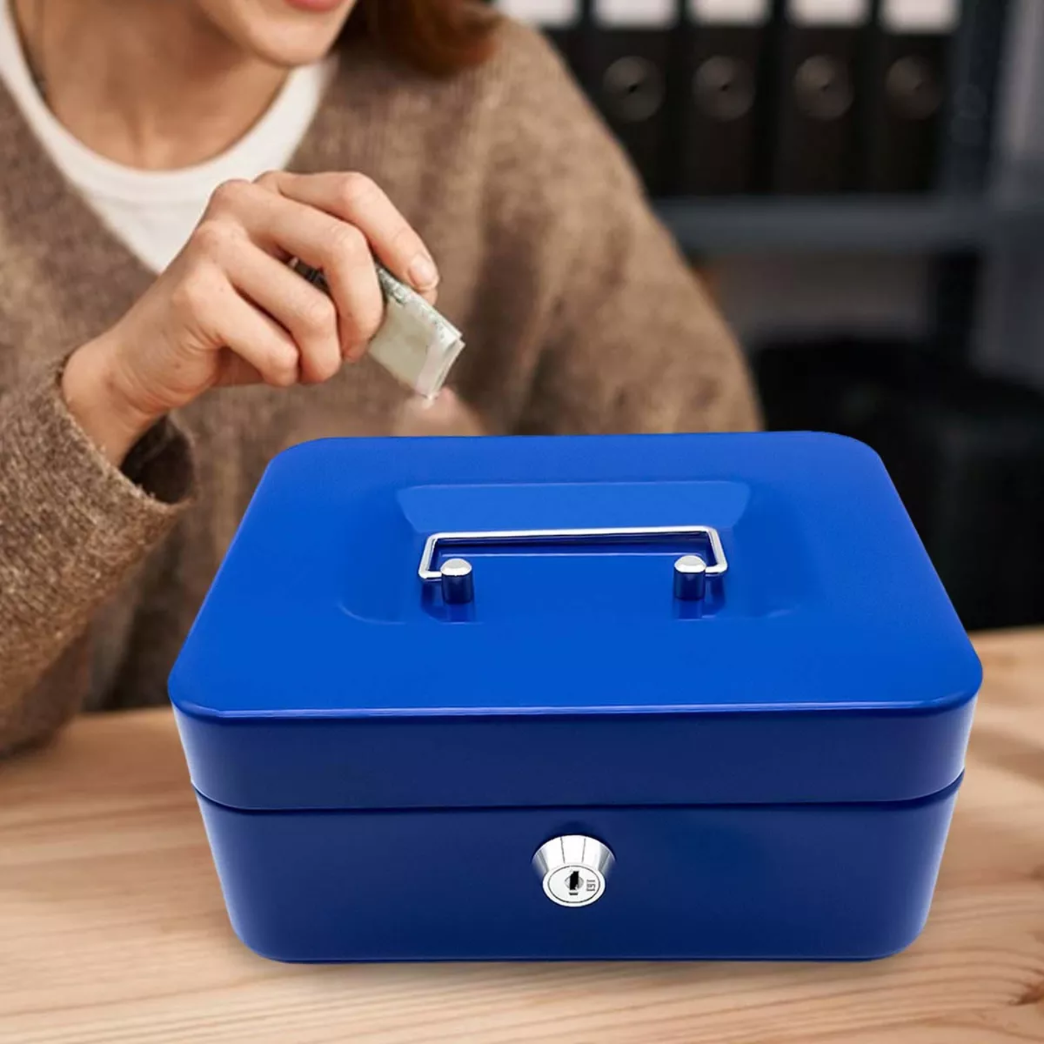 CAJA IMPORTCLICK HOG.585 FUERTE METÁLICA DINERO + LLAVE SEGURIDAD 15 X 12 CM AZUL METAL - 5