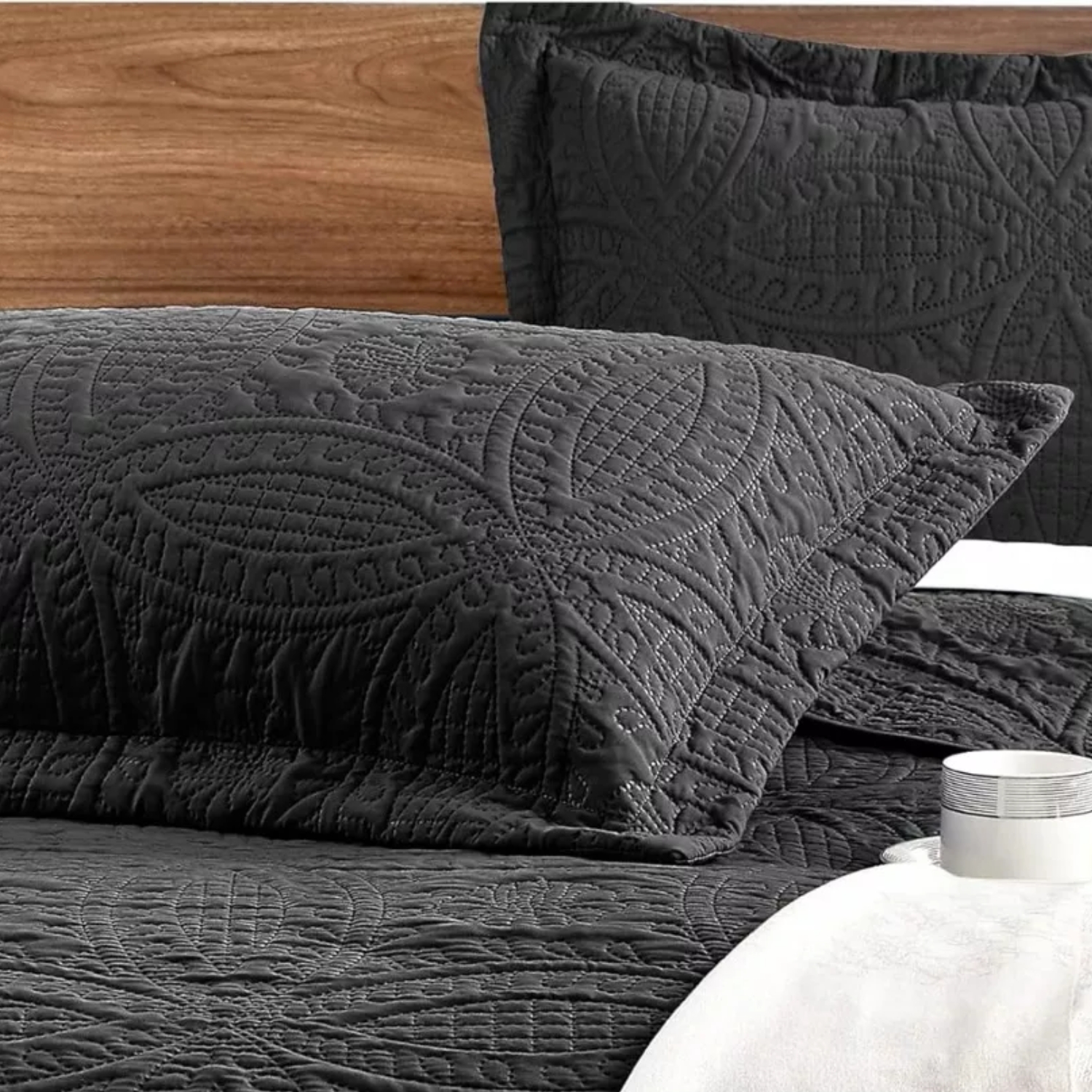 CUBRECAMA IMPORTCLICK NEGRO BORDADO QUILT REVERSIBLE QUEEN 228X228 CM MÁS FUNDAS ALMOHADA - 7