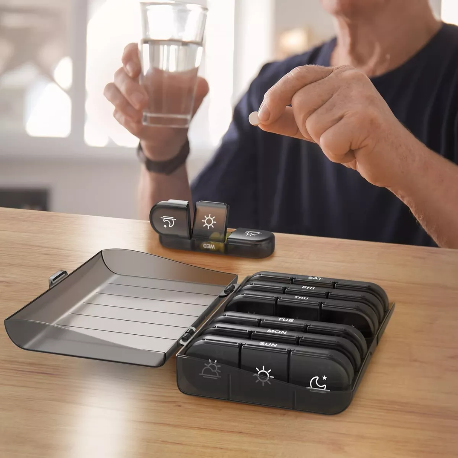 ORGANIZADOR IMPORTCLICK PASTILLERO PORTÁTIL SEMANAL 3 FUNDAS X 7 DÍAS NEGRO - 5