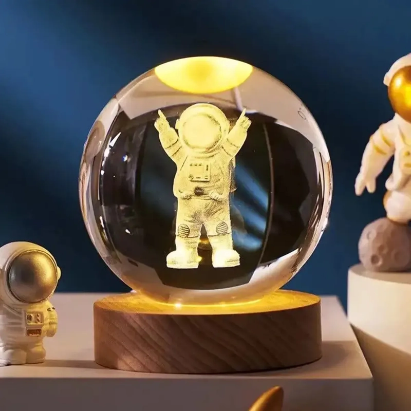 LÁMPARA BOLA DE CRISTAL 3D LED USB ASTRONAUTA - 1