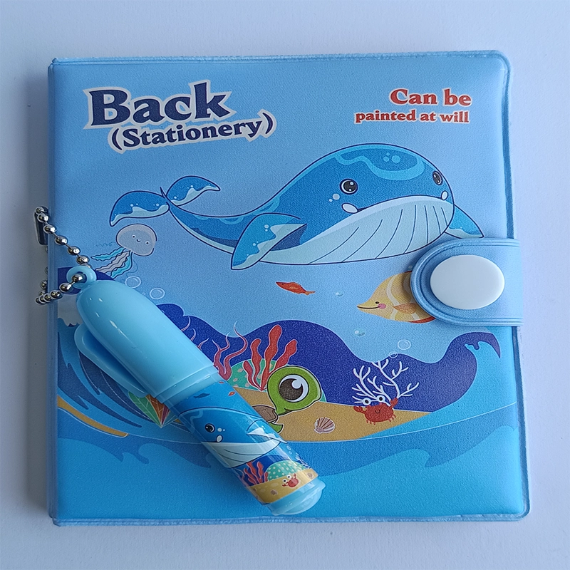MINI LIBRETA CON DISEÑO DE BALLENA BROCHE Y LAPIZ 11 X 8 CM - 2