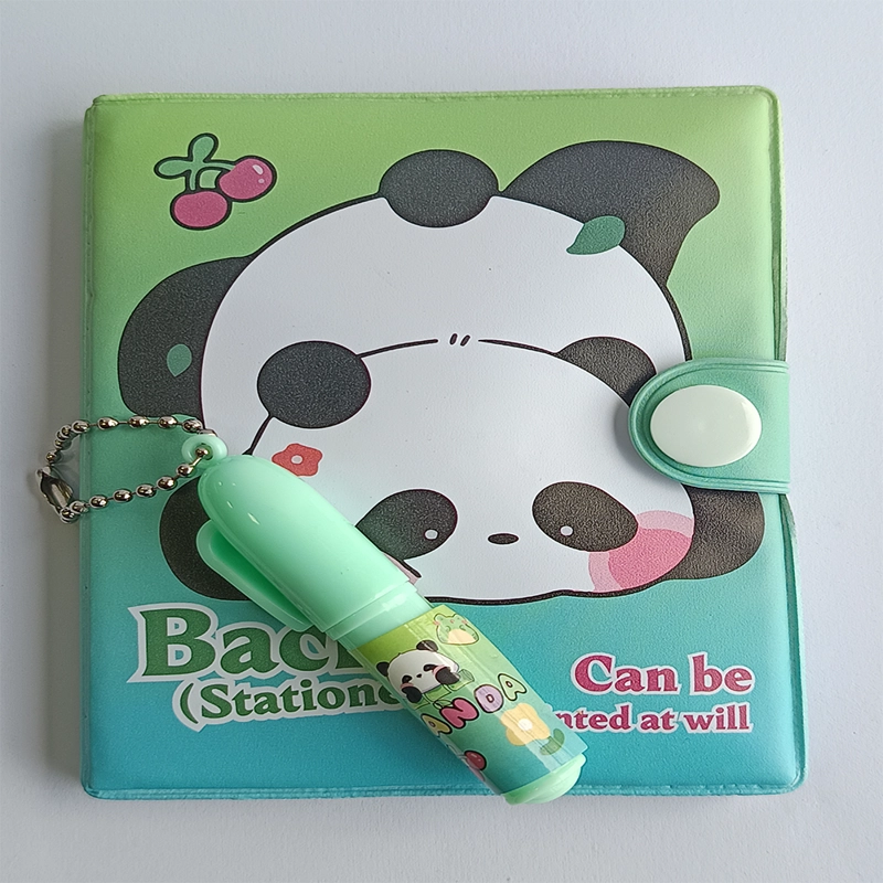 MINI LIBRETA CON DISEÑO DE PANDA BROCHE Y LAPIZ 11 X 8 CM - 2