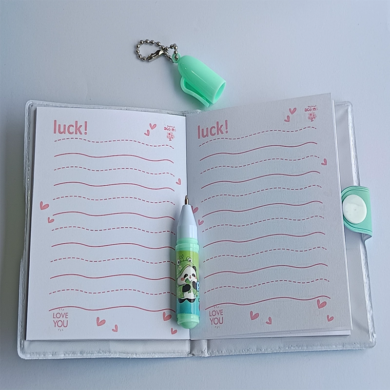 MINI LIBRETA CON DISEÑO DE PANDA BROCHE Y LAPIZ 11 X 8 CM - 3