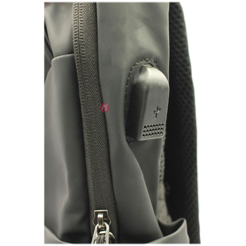 MOCHILA NEGRA IMPERMEABLE CON CIERRE DELANTERO - PS - 4