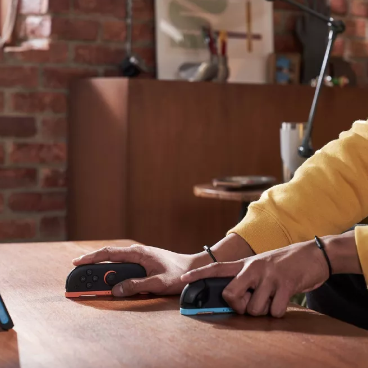 JOY-CON 2 NINTENDO SWITCH 2 (L/R) AZUL Y EN COLOR ROJO - 2