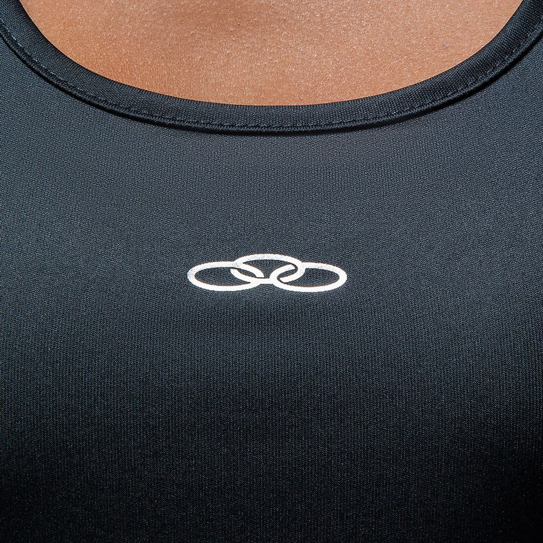POLERA SIN MANGAS ESSENTIAL NEGRA - 3