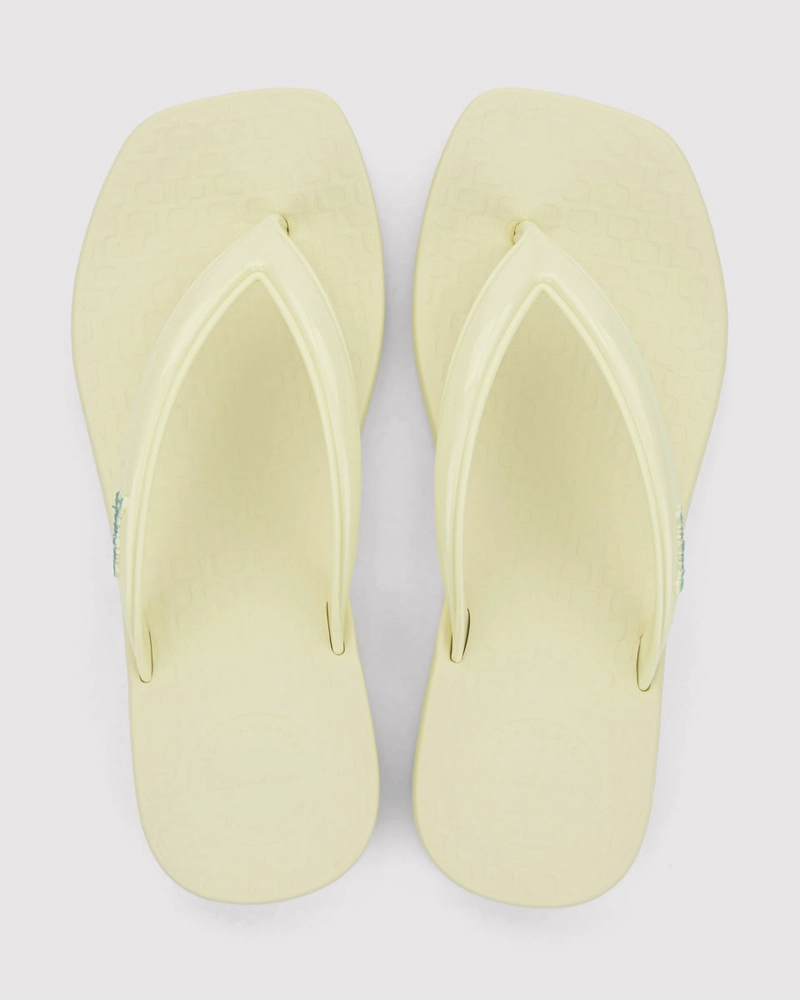 SANDALIA  MUJER_ BEIGE PLUMA IPANEMA - 3