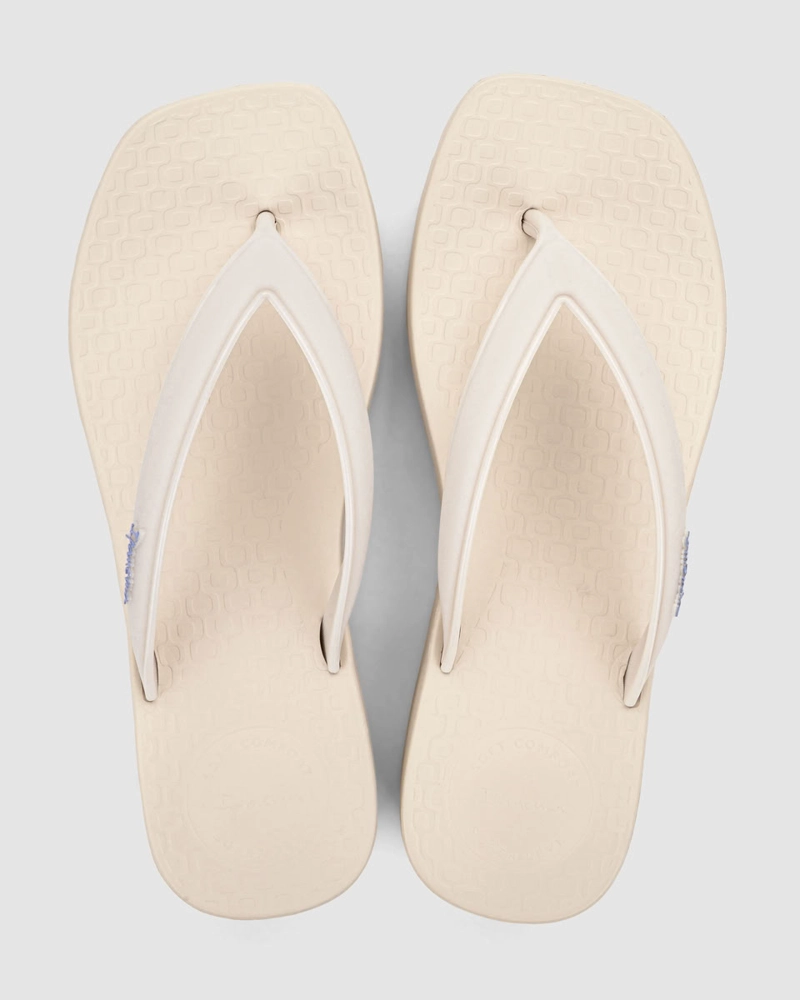 SANDALIA MUJER_ BEIGE PLUMA UP IPANEMA - 2