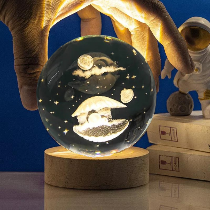 ESFERA DE CRISTAL Y MADERA CON LUZ BLANCA - 2
