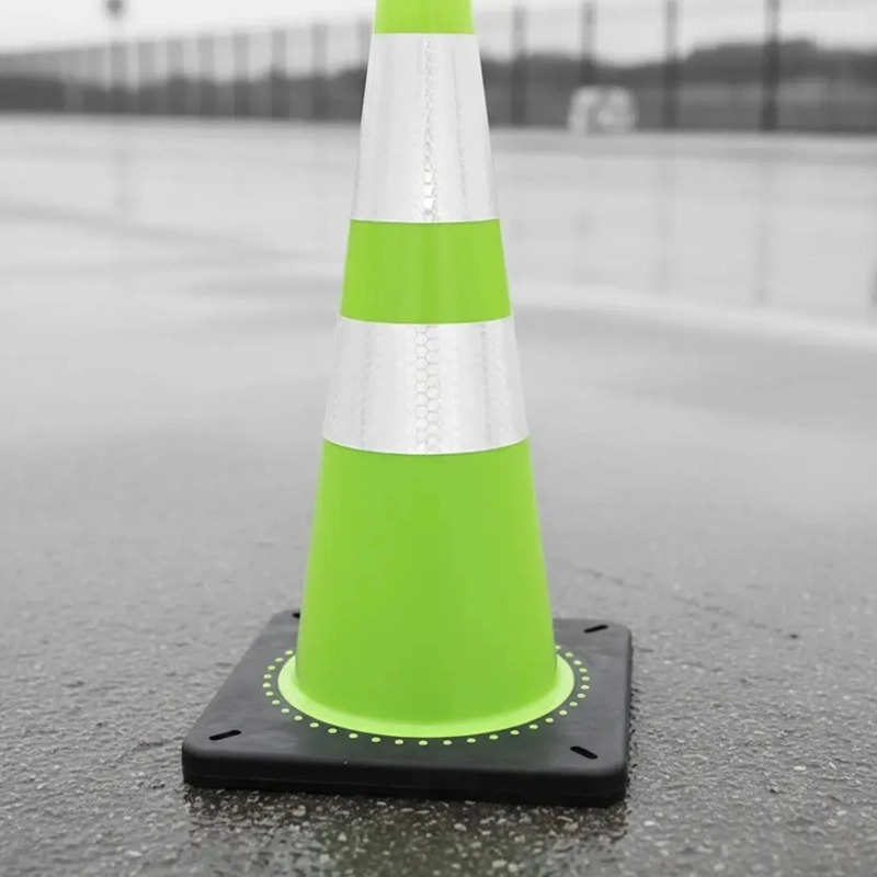 CONO TRAFICO VERDE FLUOR 90CM 2 CINTAS BASE CAUCHO QRUBBER - 2