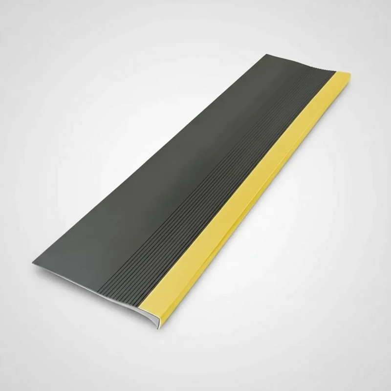 GRADA QRUBBER PVC ESTRIADA ALTO TRÁFICO 4 MM X 120 CM X 32 CM 1.6 KG - 4