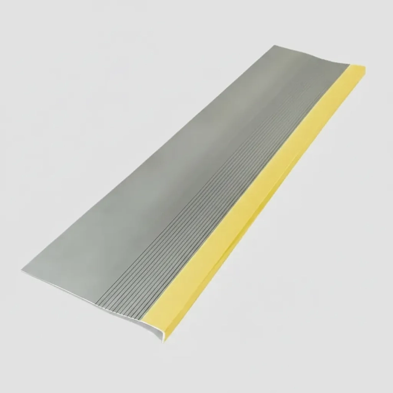 GRADA QRUBBER PVC ESTRIADA ALTO TRÁFICO 4 MM X 300 CM X 32 CM - 3
