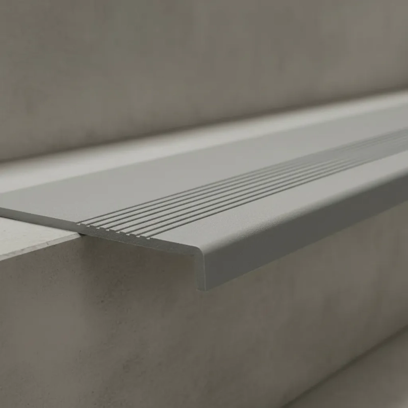 GRADA PVC ESTRIADA GRIS 300CM X 30CM QRUBBER - 3