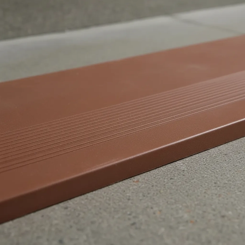 GRADA QRUBBER PVC 300 X 30 CM CAFÉ 4.5 KG - 4