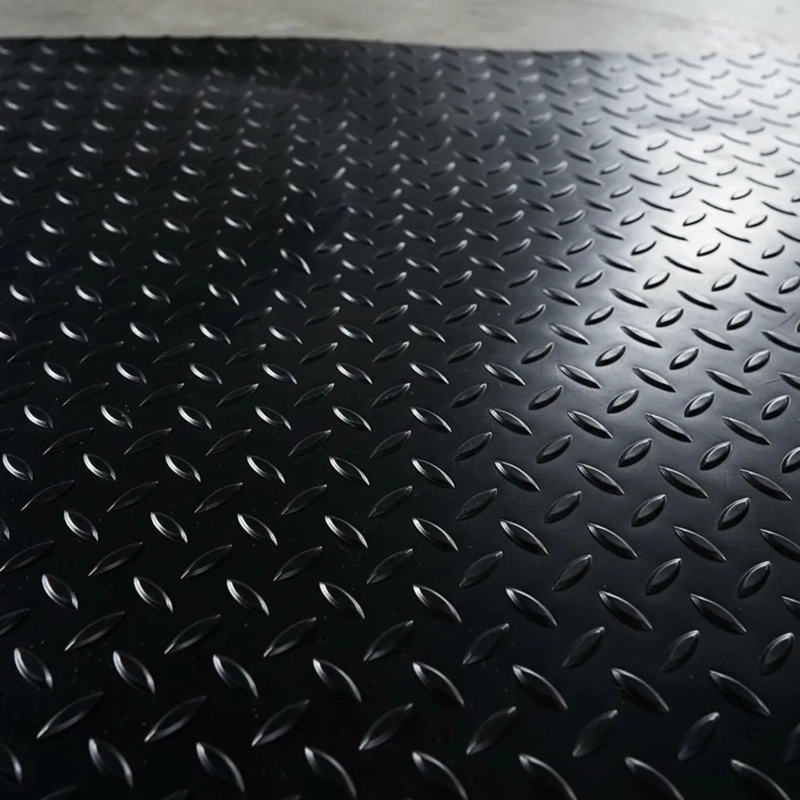 PISO GOMA ANTIDESLIZANTE DIAMANTADO NEGRO 1.30X20MTS QRUBBER - 3