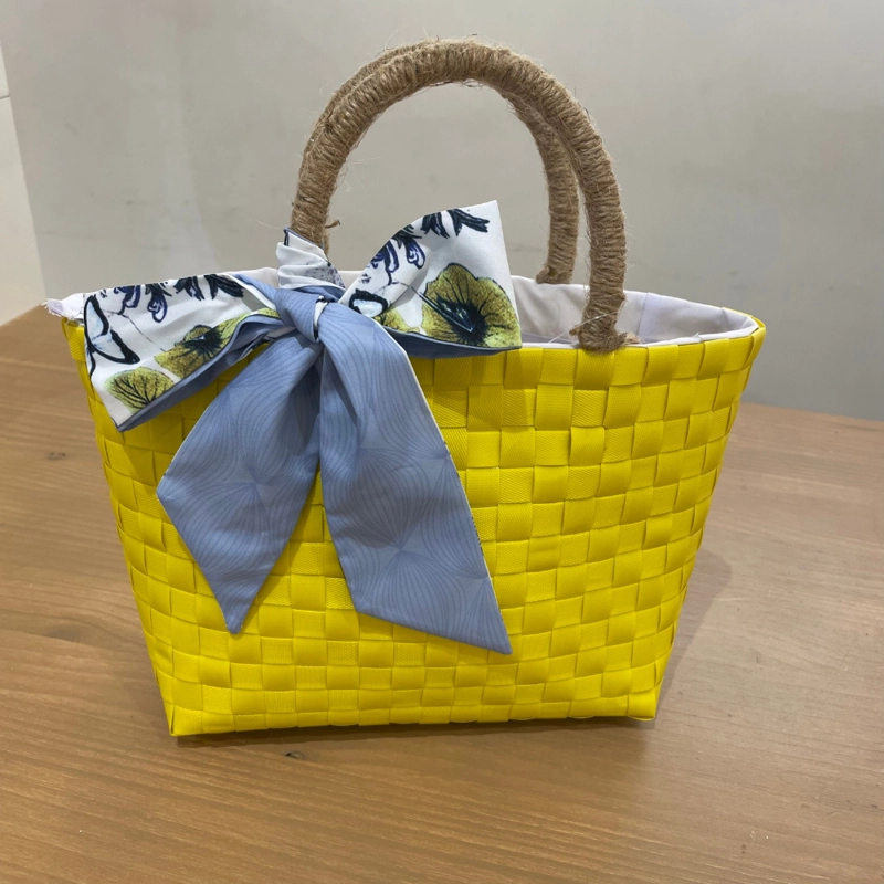 Cartera de Mano Javiera Amarilla con Pañuelo Decorativo - 2