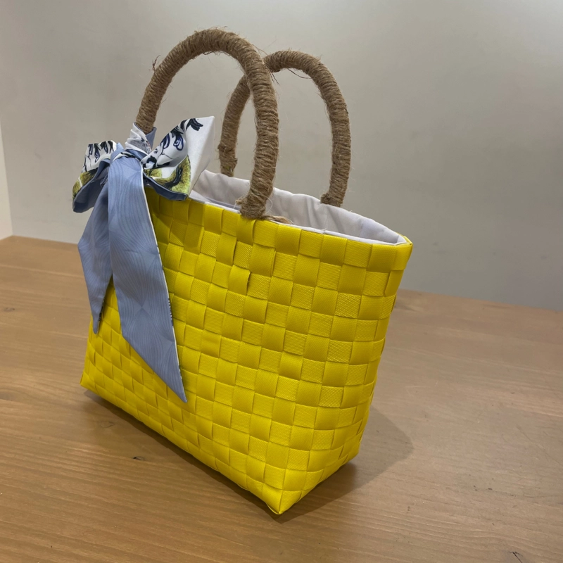 Cartera de Mano Javiera Amarilla con Pañuelo Decorativo - 3