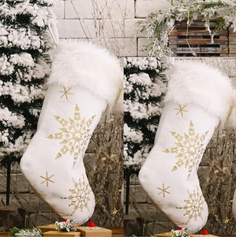 PACK 2 BOTAS NAVIDAD BLANCAS CON COPOS DE NIEVE DORADOS - 3