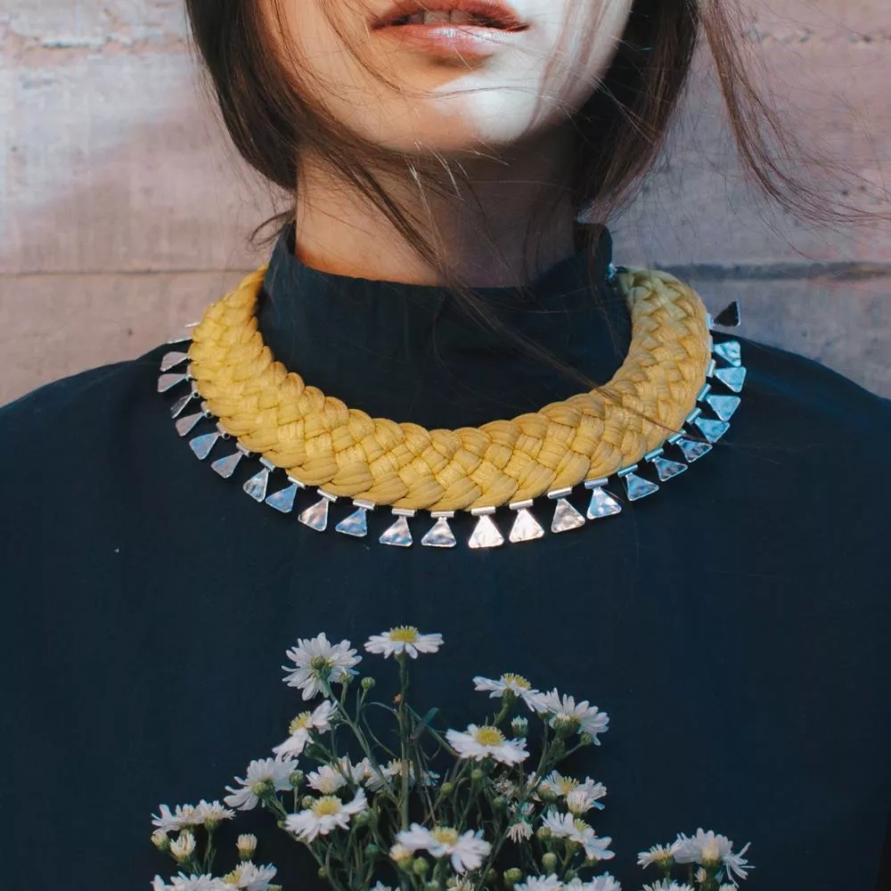 MARIA LA BIYUX COLLAR MOSTAZA TRIANGULAR - 2