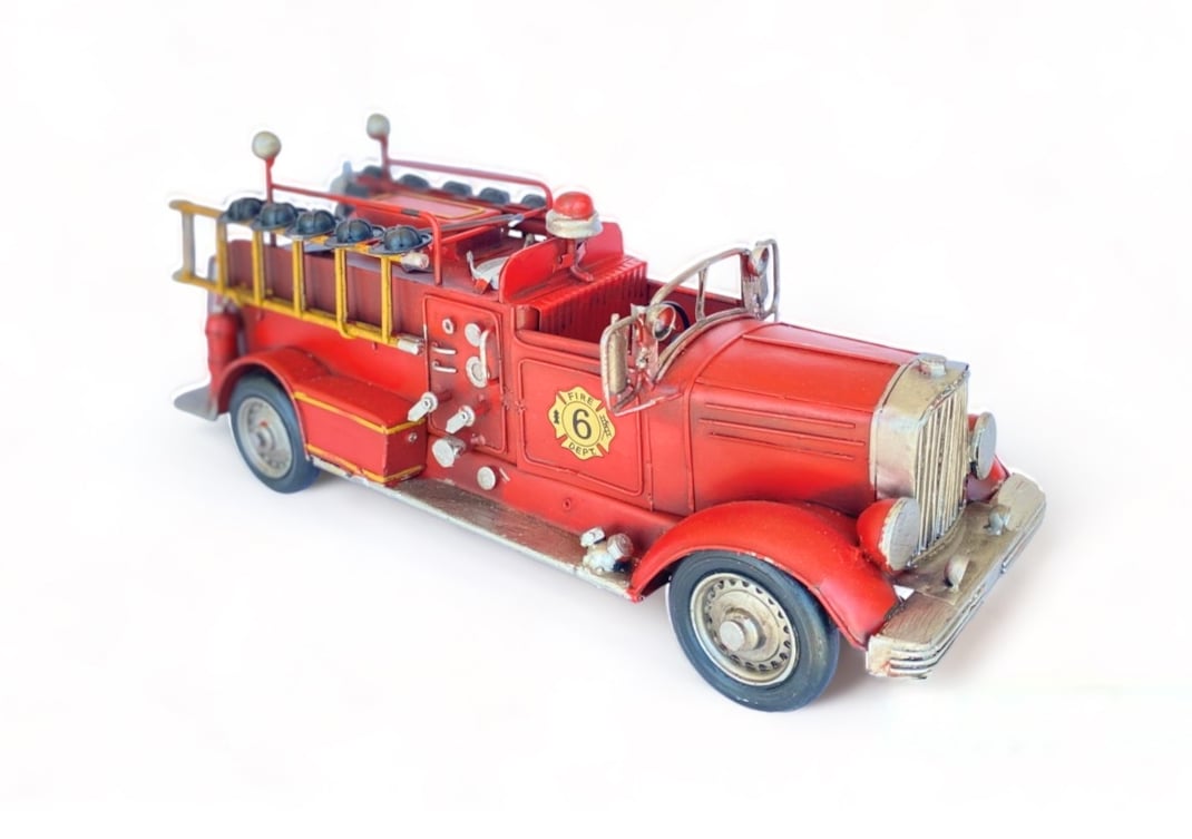 CAMIÓN DE BOMBEROS A ESCALA, DECORACIÓN VINTAGE EN FIERRO. - 2