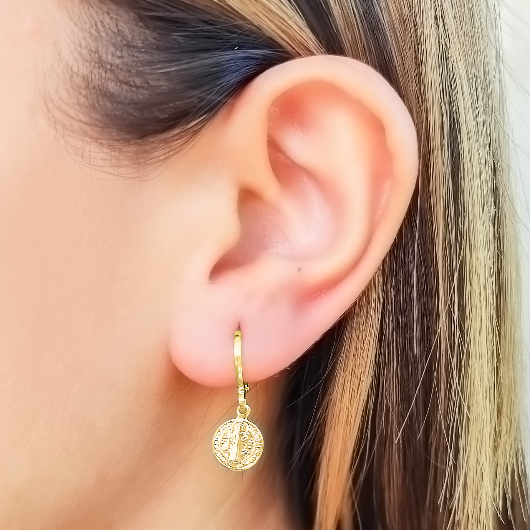 AROS ARGOLLA MEDALLA SAN BENITO ENCHAPADO ORO 18K - 2